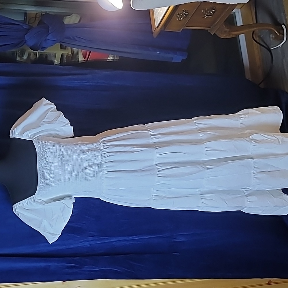 Pretty garden white puff sleeve dress